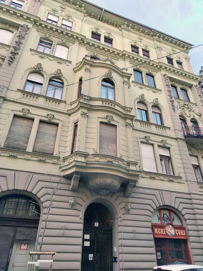 Hi!5 Spacious Apartment Budapest Palotanegyed المظهر الخارجي الصورة